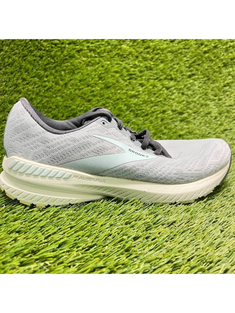 Brooks Ravenna 11 Womens Size 6.5 Gray Athletic Running Walking Shoes Sneakers